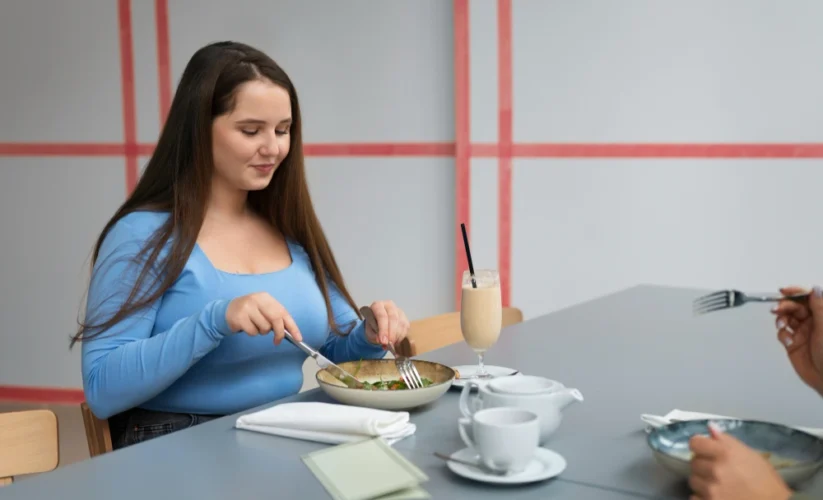 How to Control Food Cravings: A Complete Guide to Understanding & Managing Cravings Effectively